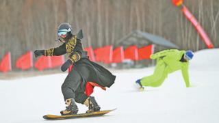 开板！冰雪经济“热”起来（建设体育强国·激发冰雪经济活力）