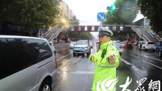 当好雨天守护人 济宁交警“雨”你同行