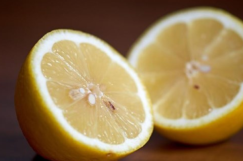 夏天怎样吃柠檬，减肥瘦身，美白肌肤