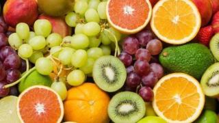水果直接吃和榨成果汁有什么区别，哪种营养保留更完整？