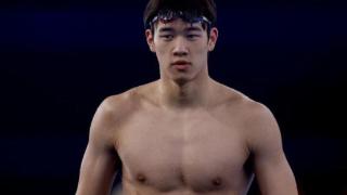 中国游泳奥运悲喜日：2人拿第1晋级，4将被淘汰，潘展乐提前出局