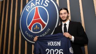 巴黎官方：与17岁锋线小将乌斯尼签下首份职业合同，直到2026年