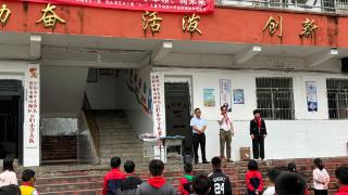 贵阳市观山湖区关工委受市关工委委托看望云归小学师生