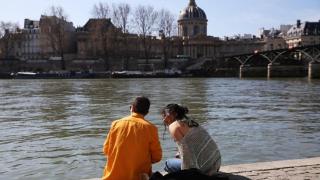 时隔100年　巴黎将恢复塞纳河游泳
