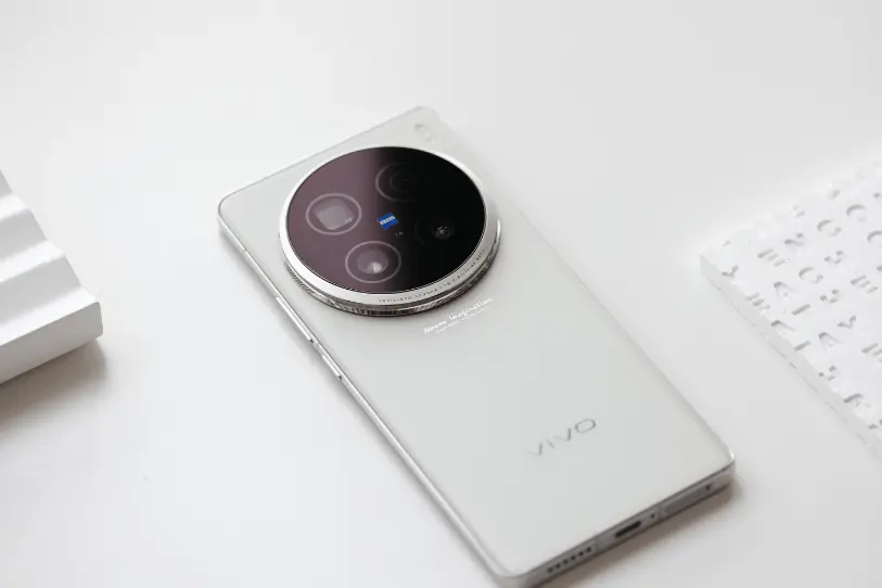 vivo和oppo两大旗舰手机对比，都是影像旗舰，谁更值得买？
