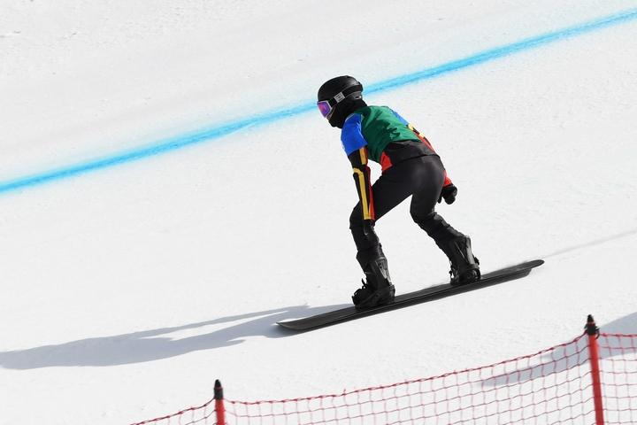 再添一金！贵州单板滑雪运动员郭千一夺冠