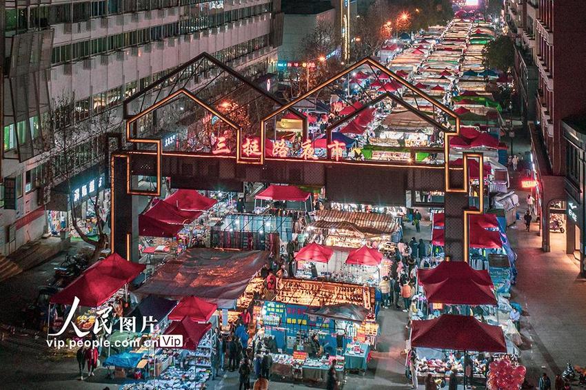 浙江义乌：夜市人气旺