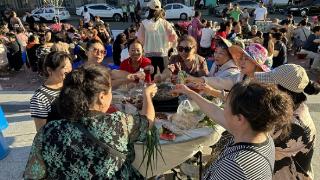 齐齐哈尔市碾子山区妇联举行“夏日有约 爱在山城”巾帼烤肉广场联谊活动