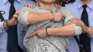 “深圳警察”花钱雇人报警，持枪将一男子杀害，法庭上：他有纹身就不是好人