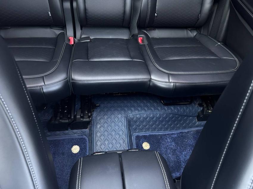 全新探险者车内空间出色，坐垫尺寸设计很合适