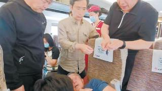 三名北京党员干部 高铁施救发病老人