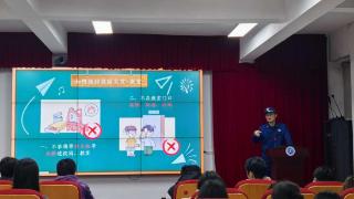 浮梁县消防救援大队深入景德镇陶瓷职业技术学院开展消防安全培训课