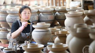 梁平：科技创新助力陶瓷产业发展