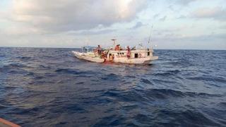 印尼南部海域一船只倾覆 船员全部获救