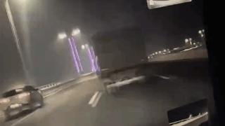 车主曝被特斯拉救了一命 时速170km/h自动打方向盘避开大货车