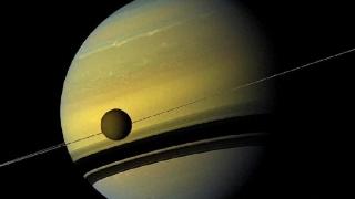土星的阴阳脸卫星，有一条1300公里焊缝，土卫八这是有多奇怪？
