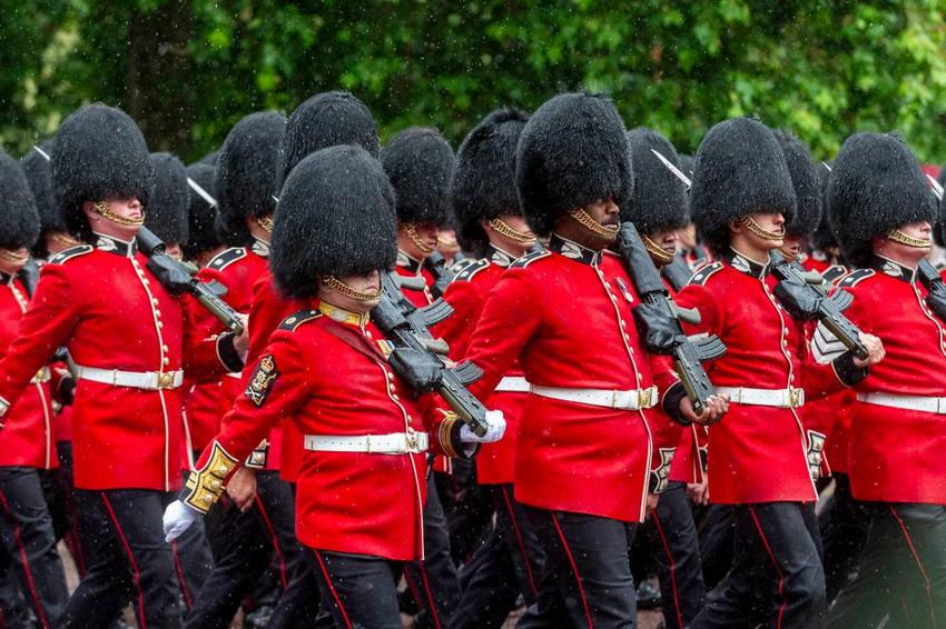 英国举行皇家阅兵式庆祝国王官方生日