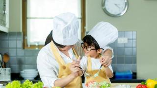 健康小厨神，孩子能否成为家庭厨房的小明星？