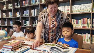 记者走基层｜社区图书馆 暑假“童乐园”