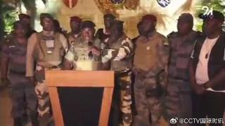 加蓬军官称夺取政权，解散所有国家机构