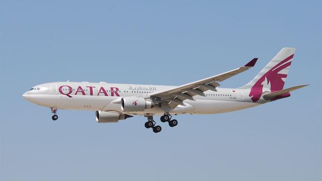 英媒：卡塔尔航空客机遭湍流造成12人受伤