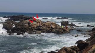 海南文昌一男子钓鱼被困礁石，消防员冒险救援