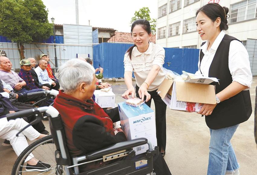 “社企连心公益行”走进孔家坊