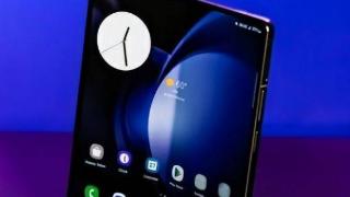 三星Galaxy Z Fold6手机宣传海报曝光：更方正