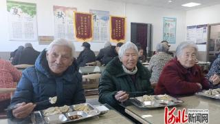 组图｜河北迁西：饺香迎冬至 拳拳敬老情