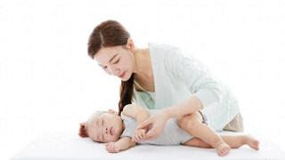 婴儿自睡或与妈妈同睡：如何抉择不伤娃？