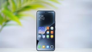 小米手机冲至国内第二 雷军：小米15和REDMI K80太畅销