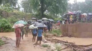 印度奥里萨邦一在建涵洞倒塌 至少5人死亡