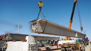 G110快速路改造工程首座桥梁进入架设阶段