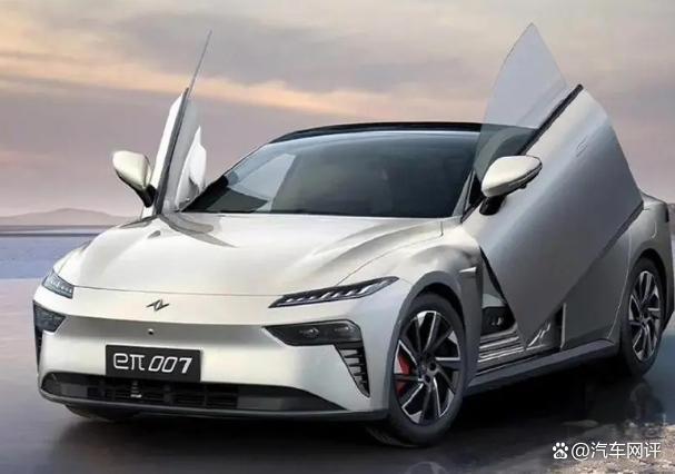 东风奕派将发布首款轿车东风eπ 007，外观动感设计引人注目