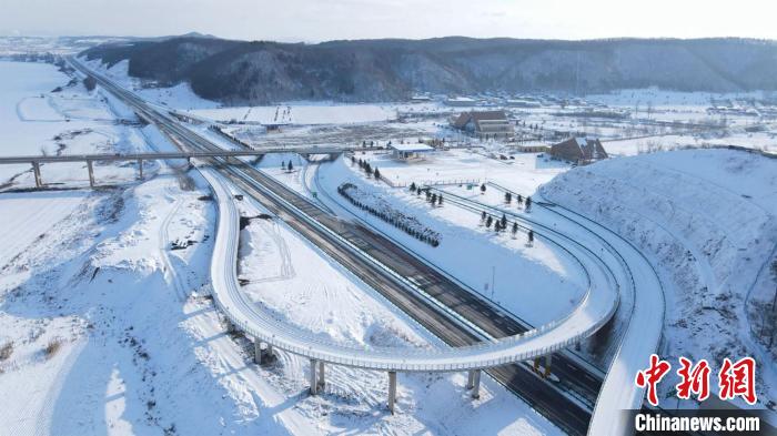 吉林省中东部新增重要通道 一地结束不通高速公路历史