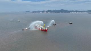 全国首艘江海全域LNG加注船挂靠宁波舟山港