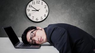 睡前这些小动作有助于缓解疲劳