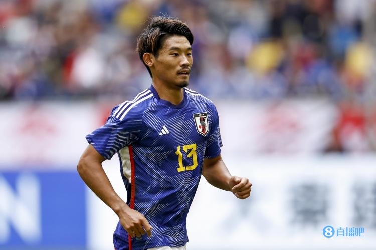 记者：守田英正读完大学才开始踢职业，日本足球是条条大路通罗马