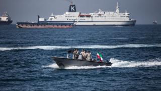 为防伊朗“扣船”，美国或在霍尔木兹海峡商船部署武装人员