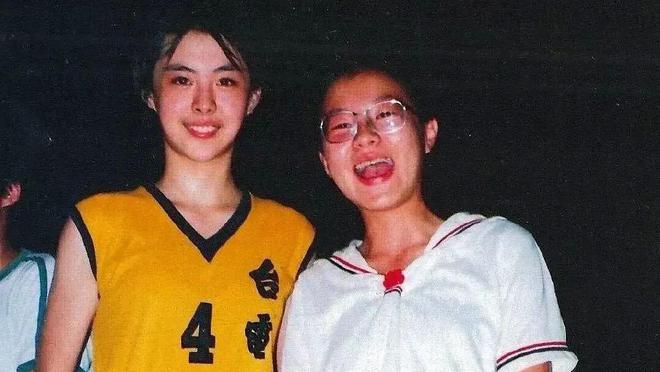 王祖贤篮球背景被挖出，20岁时打篮球美照曝光