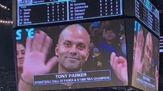 马刺名宿托尼-帕克现身WNBA总决赛G3现场 引起全场欢呼！