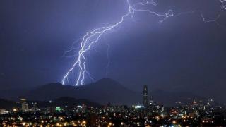 强风暴雨侵袭 智利超8万用户断电