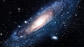 银河系中有2000~4000亿颗恒星，为什么太阳飞行时，却没有相撞？