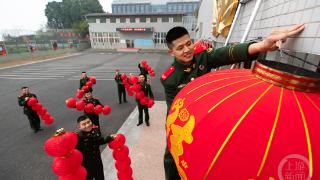 张灯结彩，座座军营红红火火迎新年！