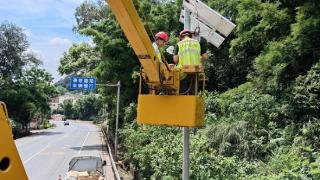 安装“智慧双眼”，数字赋能让公路路面防洒落物治理变“智理”