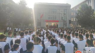 菏泽一中举行2023级新生军训开训典礼