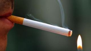 52岁男子戒烟，却戒出一身毛病，到底该不该戒烟？