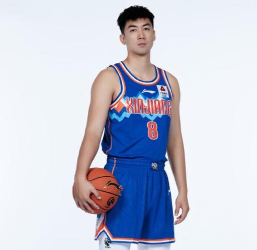 吴冠希正式加盟新疆男篮，新疆男篮球员颜值太高