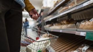 英国将价格管制？据称政府要对面包和牛奶等基本食品实施限价