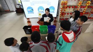 江西东乡：学习垃圾分类 迎世界地球日
